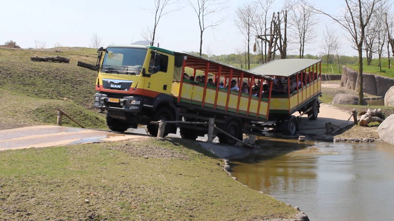vrachtwagen-door-het-water-wildlands-emmen-youtube