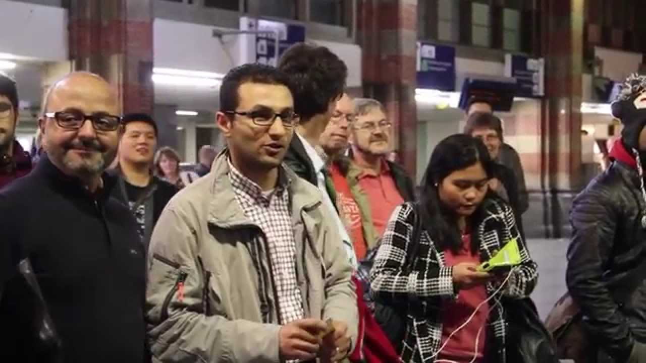 Flashmob Koninginnenkoor Centraal Station Amsterdam