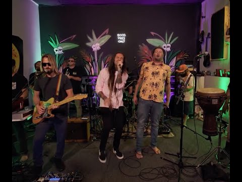 Fortunate Youth - Groovin feat. Iya Terra (Live at Kona Town Recording)