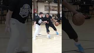 Jalen Brunson multiple pivots in the paint ❗️ 🔑