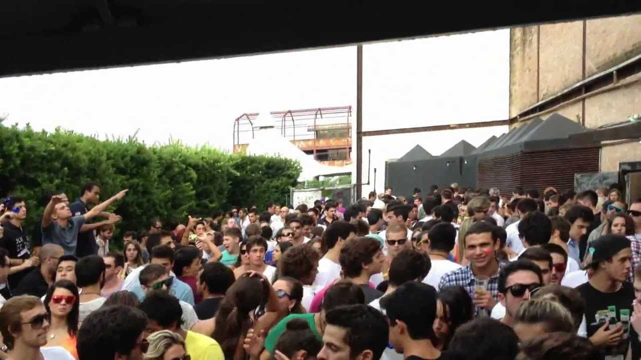 One & Raff b2b with Rogerio Soldera playing Thomaz Krauze feat. Lostcause - Waiting Up @ Anzu Club