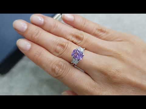 Яркий негретый фиолетовый сапфир в огранке радиант 2,58 карат, Шри-Ланка Видео  № 3