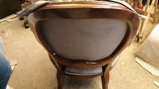 barnizando y tapizado silla de recibidor