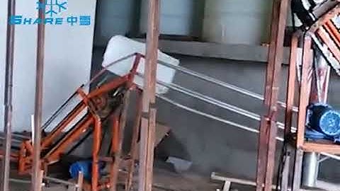 Systematic introduction of several block ice conveying devices