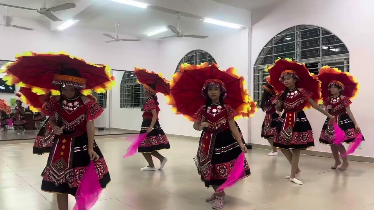 Múa đường em đến trường