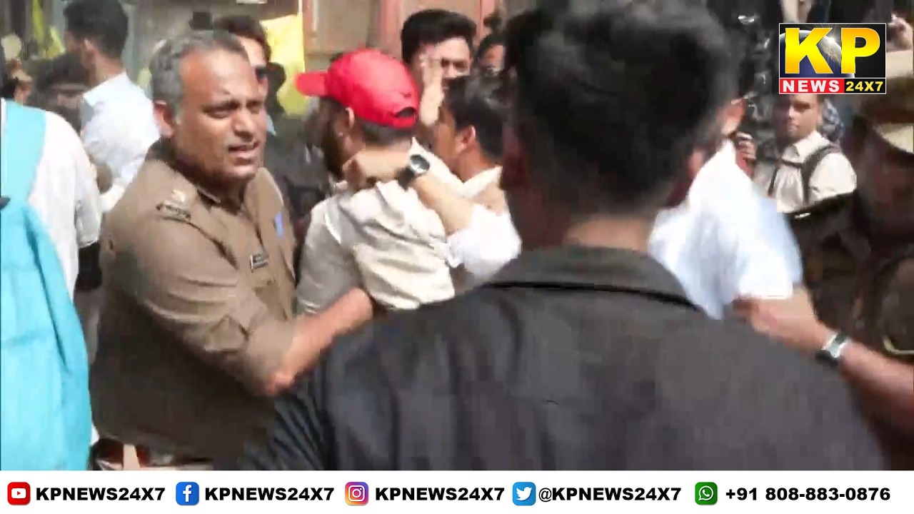 Protest against Namaz in Lucknow University,protesters adamant on reciting Hanuman Chalisa arrested