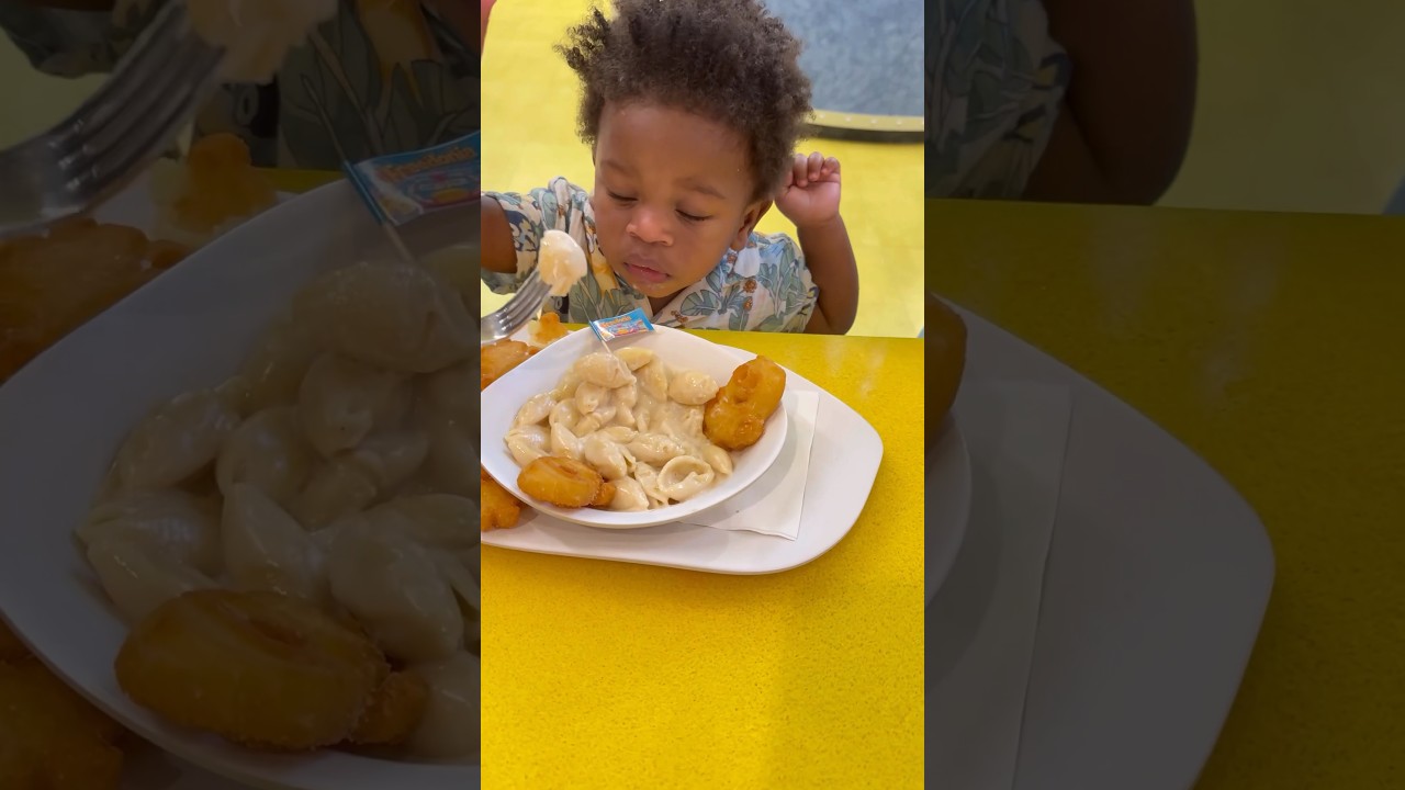 PEACH McINTYRE 🍑 AND HER 7 KIDS  EAT AT UNIVERSAL STUDIO’s MINIONS RESTAURANT