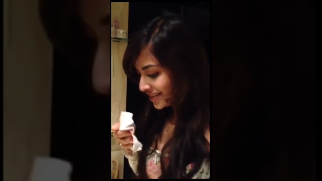 Sneeze inducing in the mirror