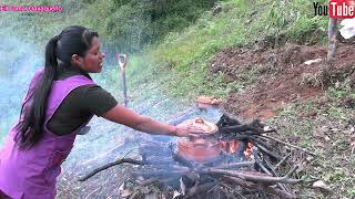 En el campo preparé un delicioso postre y un rico caldito de hongos.