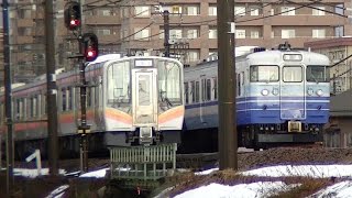 E129系と115系の離合　445Mと442M　信越本線