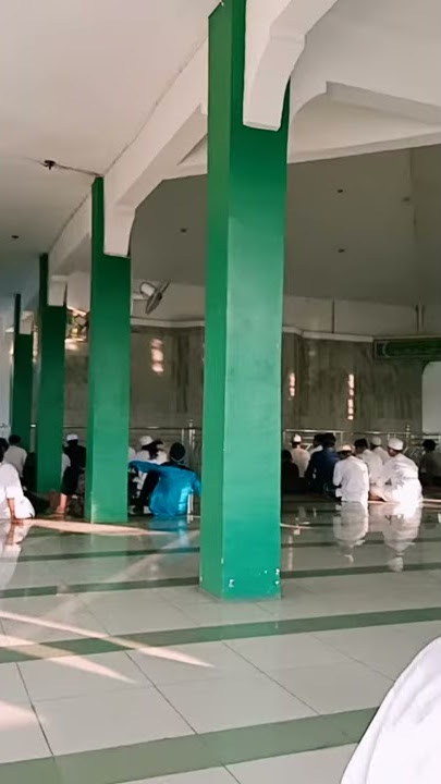 #viral Viral - Dunia terbalik Laki Laki berada di belakang saat shalat ied