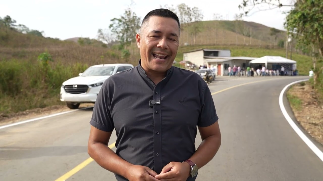 Asfaltado de la vía al sitio El Caucho, en el cantón Marcabelí