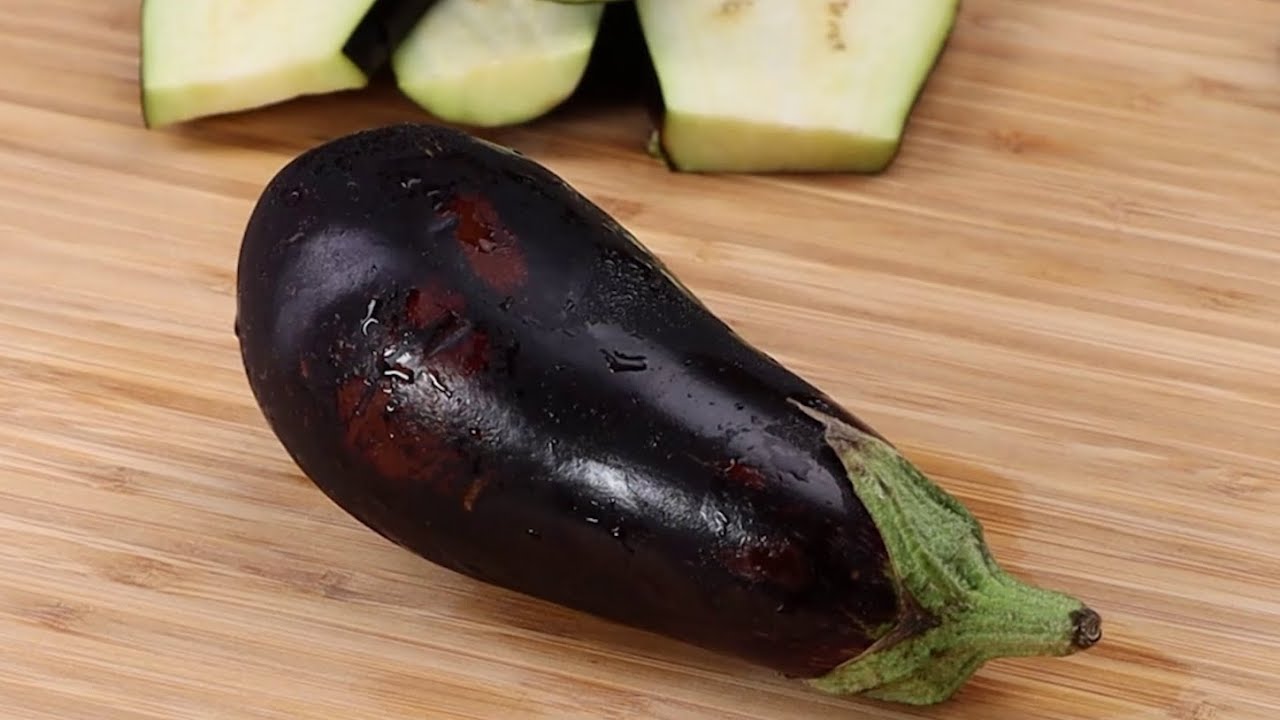 Stuffed eggplant in the oven with only 3 ingredients. Delicious and