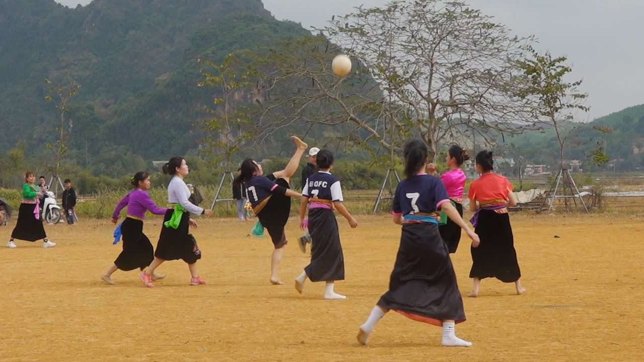 Trận chung kết bóng đá nữ kinh điển quần Mường mở rộng tại Lạc Sơn - Hoà Bình 2025