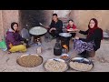 یک روز سخت در روستای کوهستانی سرد افغانستان آشپزی و زندگی روزمره در زمستان سرد 