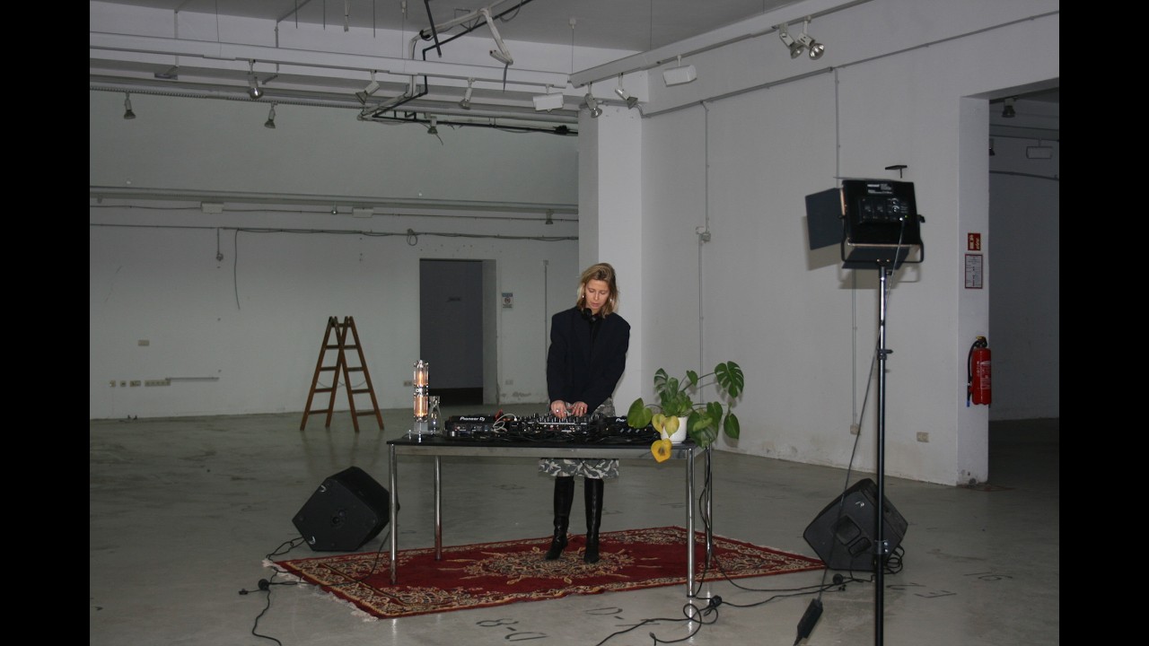 disconnect radio #002 - raw warehouse w/ zsa-zsa