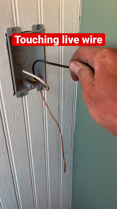 Download lagu Safely Touching a live wire. #offgrid