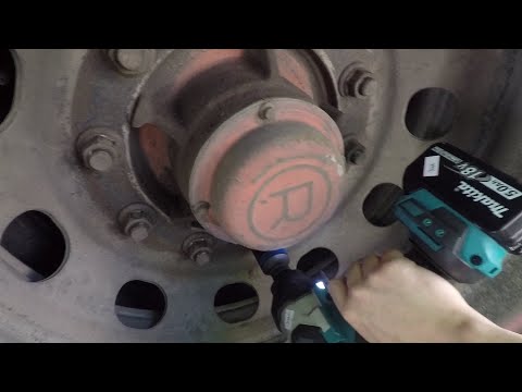 Vídeo: Posso usar uma chave de impacto para remover porcas de roda?