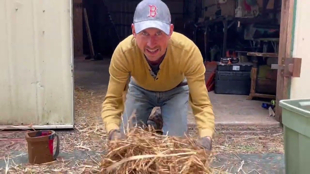 Slipstraw (Straw Clay, Light Straw), ONE minute Natural Building montage