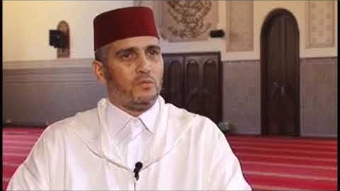 العيون الكوشي - تلاوة رائعة لآيات من الحجرات من صلاة العشاء 1437