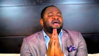 Pasteur Moise Mbiye - Intouchable Clip Officiel