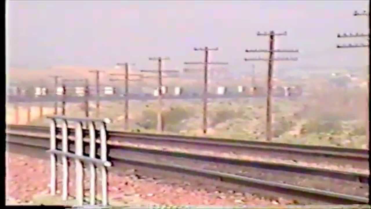 RR - Santa Fe Warbonnets lead the 199 train at Daggett (1992)