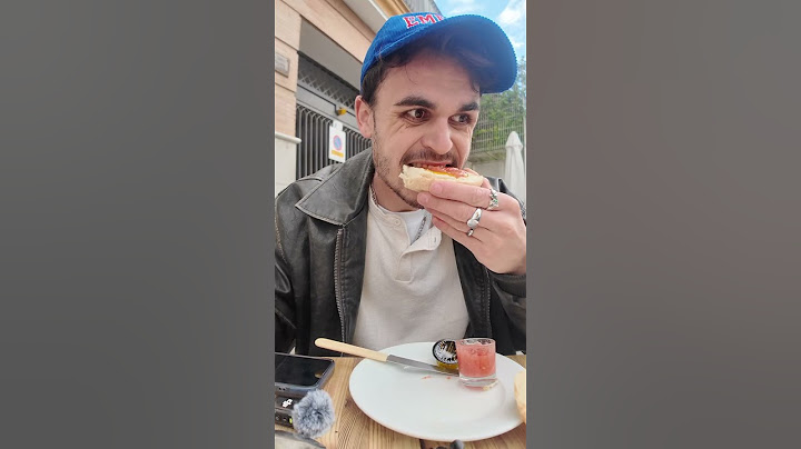 un francés probando comida española #frances#comida#española#españa
