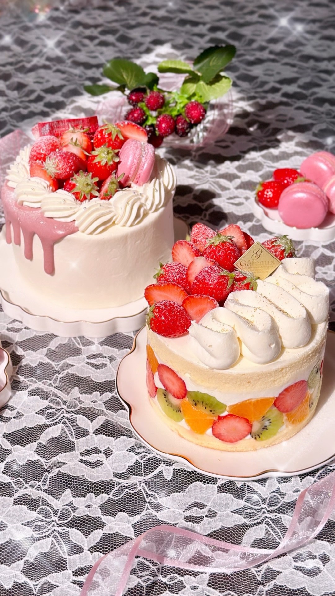 どっちのショートケーキがタイプ(๑• •๑)??🎂💖💛 #ショートケーキ