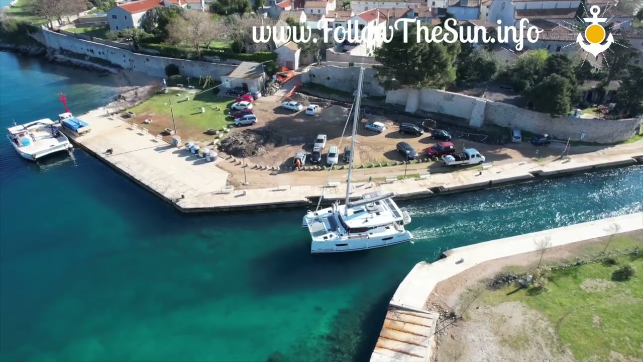 Not a FAIL! Channel = 12 mt wide / Catamaran = 7,5 mt wide  / Current 5kn - Osor Croatia