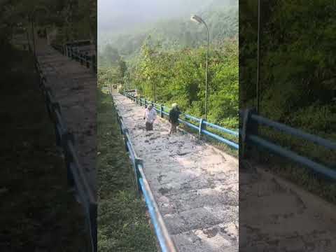 perjalanan menuju puncak galunggung via Tangga Biru