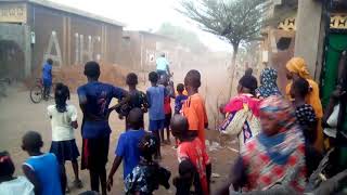 la population de golmy pour soutenir King nigger Sia