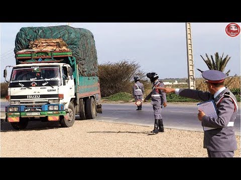 دركي قام بإيقاف سائق شاحنة لنقل البطاطس ليكتشف أمرا مهولا لن تصدق ما ستراه