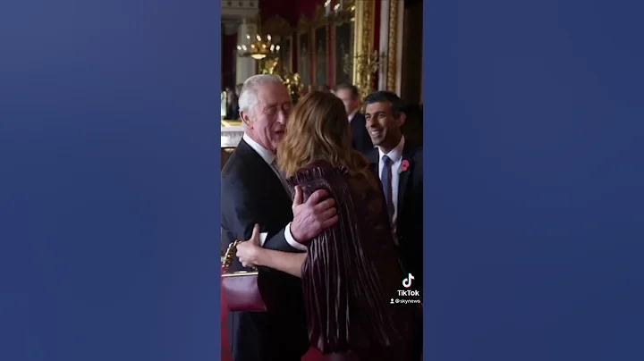Stella McCartney forgets how to greet King