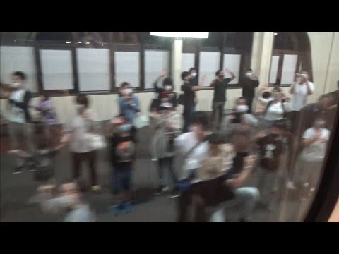 【Maxラストランの記憶】10.1 Maxとき337号新潟行き最終列車 燕三条駅到着～発車 車窓 にぎやかなホーム