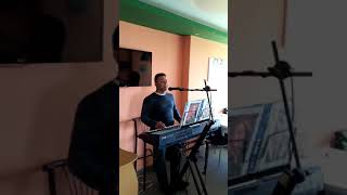 Telefonun Başında Çaresiz Bekliyorum.