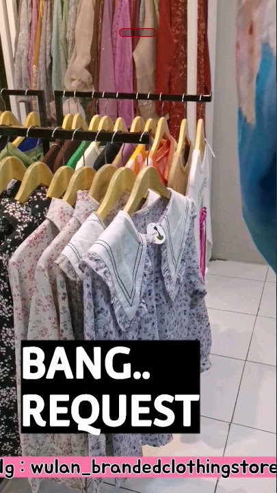 Solusi Mempercantik Tampilan Toko Baju - Hanging retail clothings store