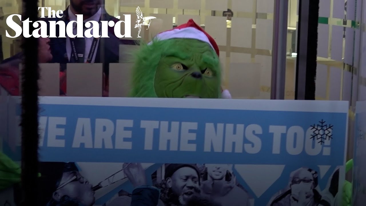 Grinch delivers Christmas card to Health Secretary on behalf of striking NHS staff