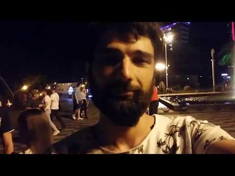 ნიკა ძამიაშვილის გამოფენა-გაყიდვა ბათუმის ბულვარში მოცეკვავე ფანტანებთან