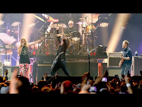 Foo Fighters & Roger Taylor - Under Pressure (Super Saturday Night 2019)