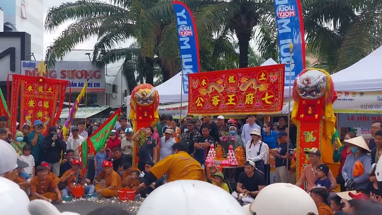 Celebrating the 2026 First Full Moon Festival at Binh Duong’s Iconic Roundabout