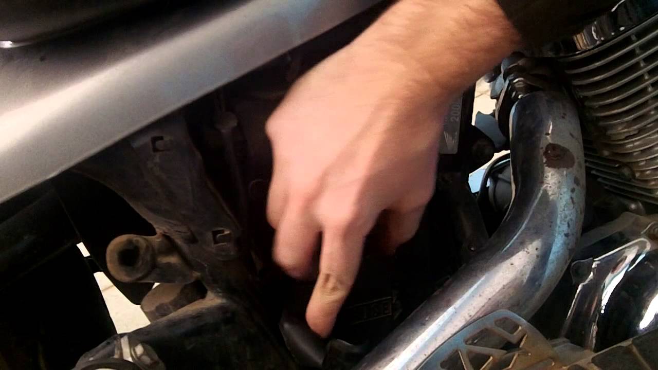 Troca da bateria Shadow 600 (1/3)