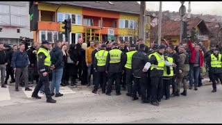 Thumbnail for Incidenti pred Sudom BiH zbog pjesme: Ješića legitimisala policija 29. 01. 2025.