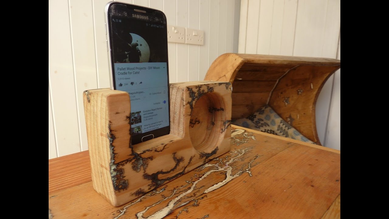 DIY Phone Holder Speaker from FREE Wood Pallets Bonus 