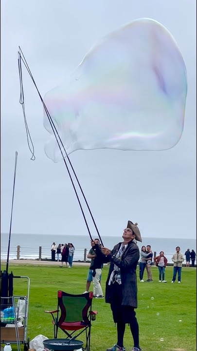 THE LARGEST SOAP BUBBLE EVER - YouTube