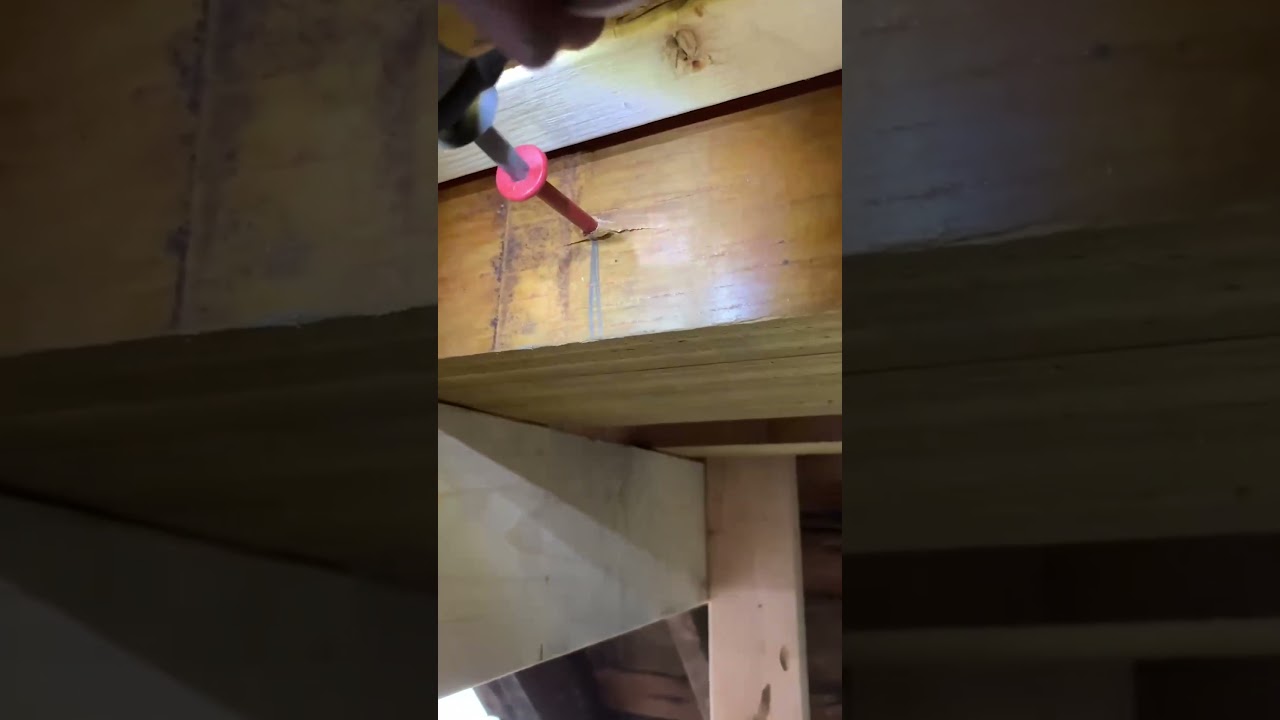 "This is how easy these FastenMaster FlatLOK Structural Screws go in."