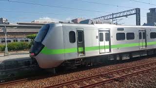 1187次EMU900型電聯車，基隆車站發車經由山線開往苗栗，新竹車站發車跟2194次EMU800型電聯車嘉義發車經由山線開往基隆，新竹車站發車