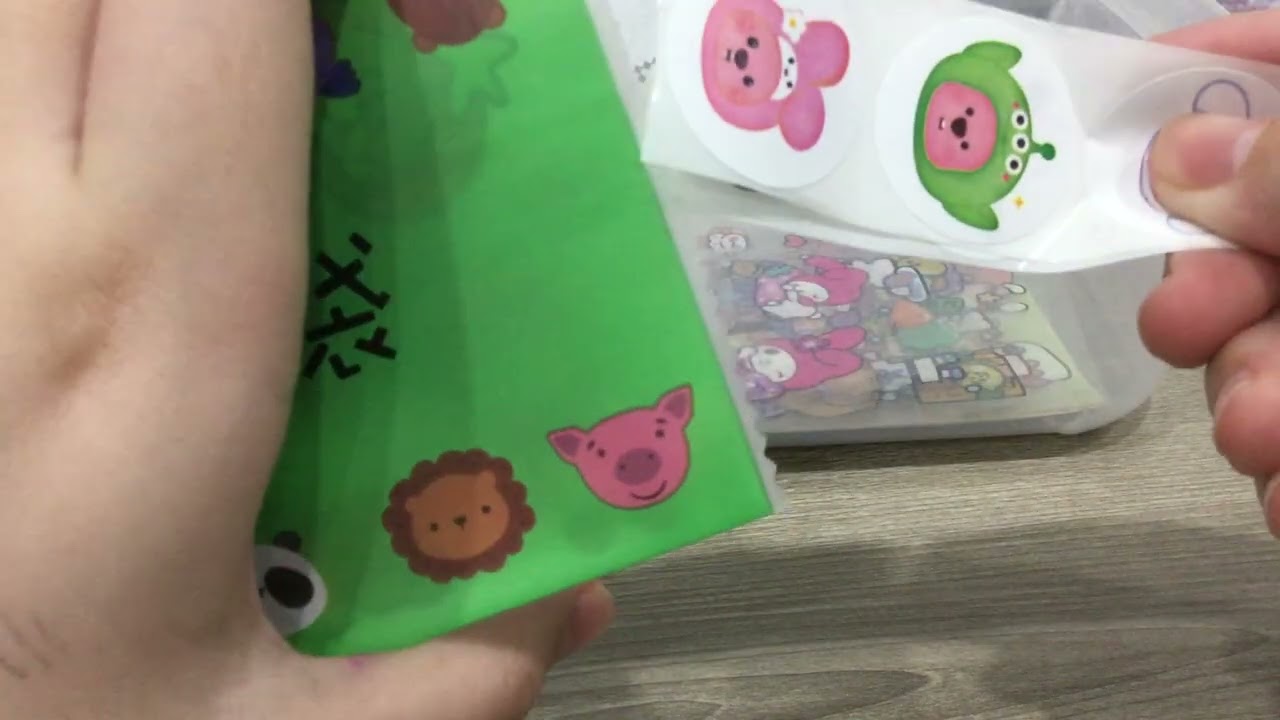 Cùng gói quà cho bạn thân nhé hihi ‘-‘