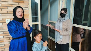 Young Girl Helps Homeless Mother