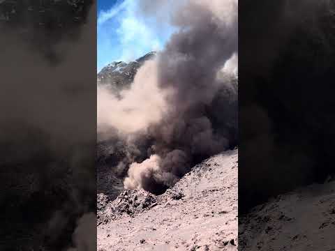 Video ETNA Continua lemissione di cenere dal Cratere di Nord-Est