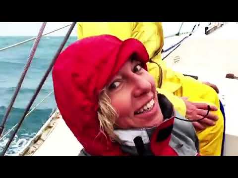 ⁣Navigare in barca a vela con vento di scirocco a 25 nodi con  Joy un  Gibsea 38 Ketch Joy